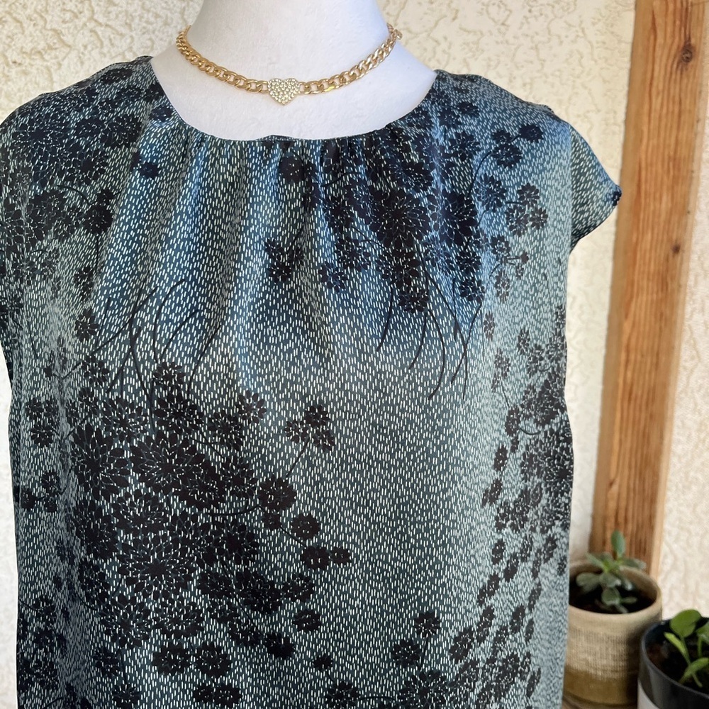 Ann Taylor Black and Gray Floral Blouse size L - Picture 4 of 6
